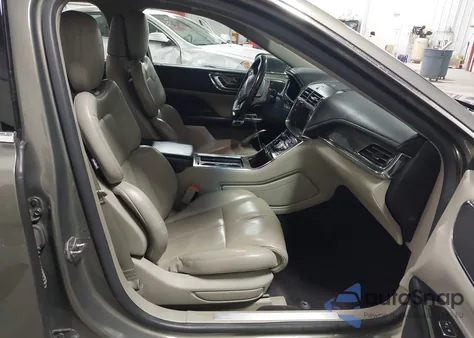 2017 Lincoln Continental Reserve z USA, uszkodzony, nr VIN 1LN6L9NP3H5600646